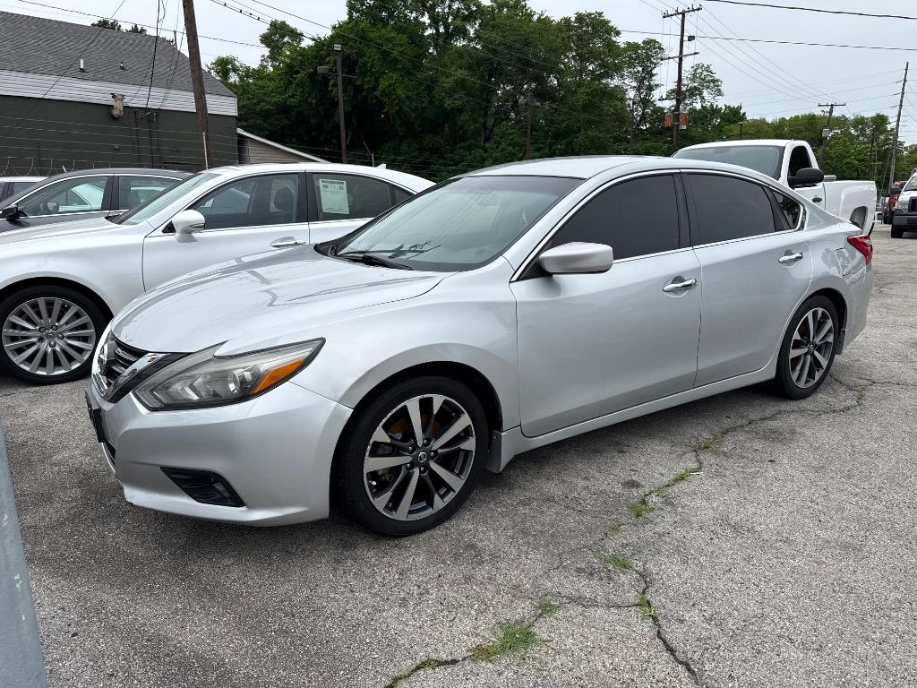 2016 Nissan Altima 2.5 SR's photo